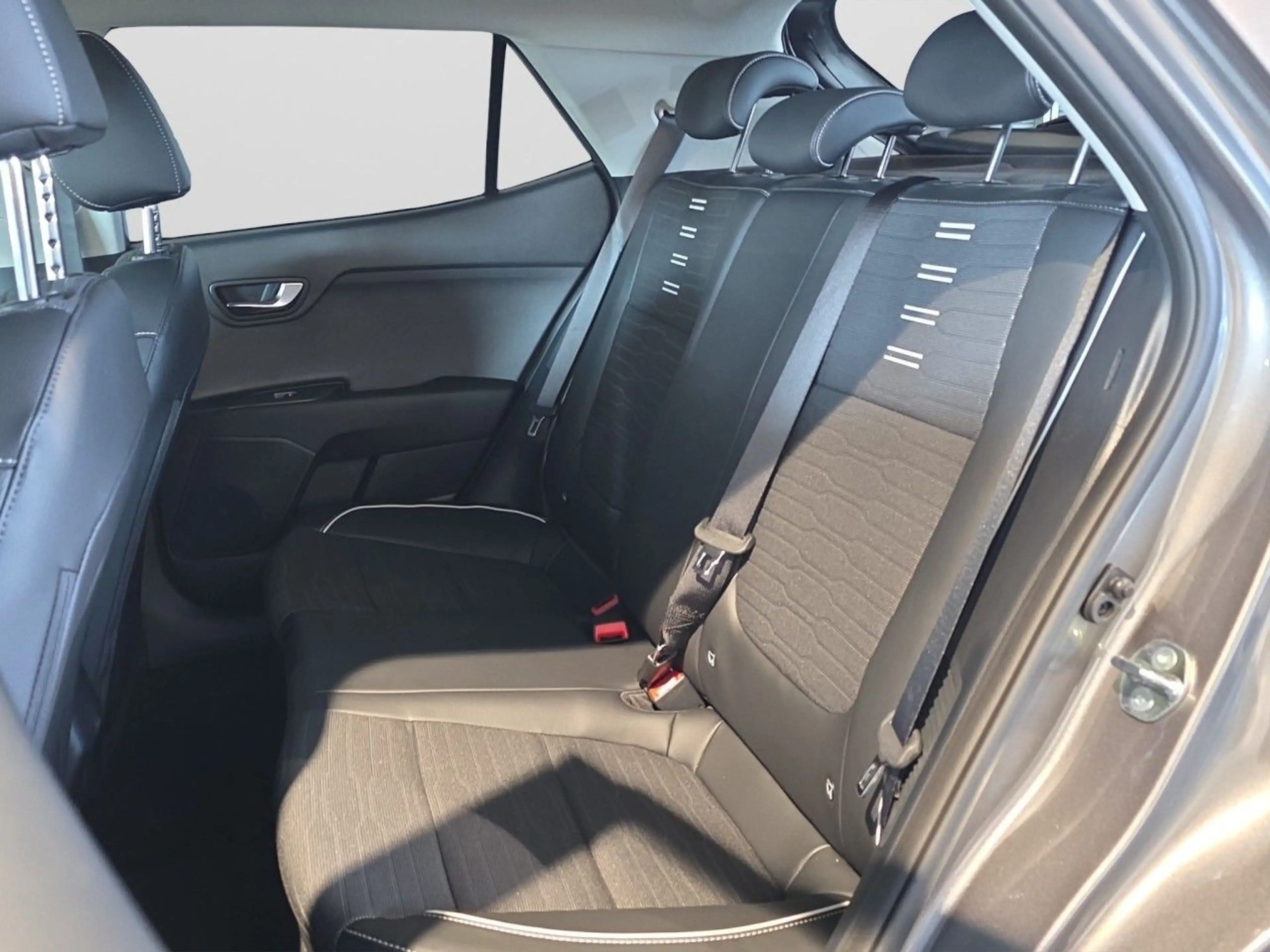 Kia Stonic GT Line — photo 15