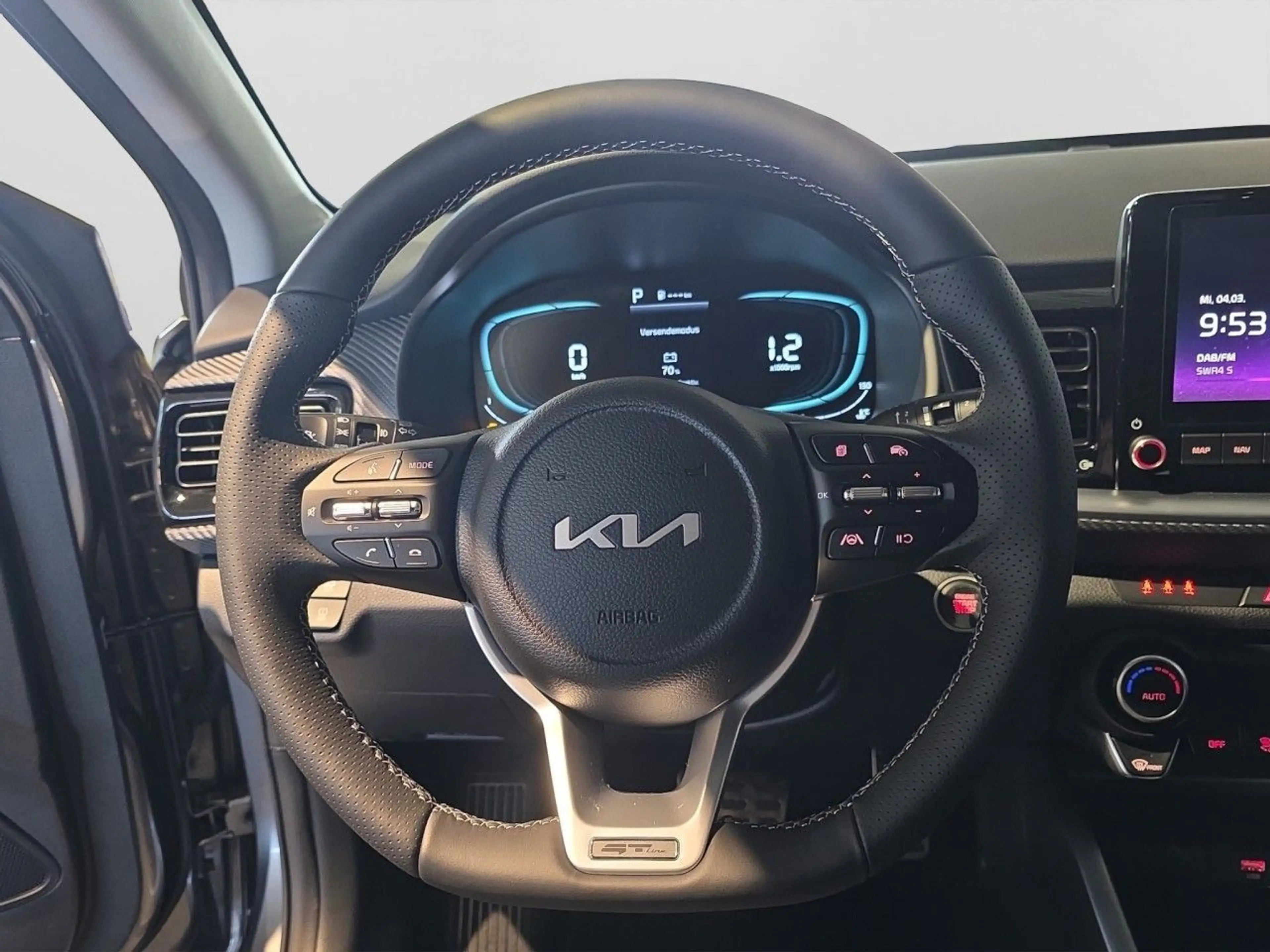 Kia Stonic GT Line — photo 13