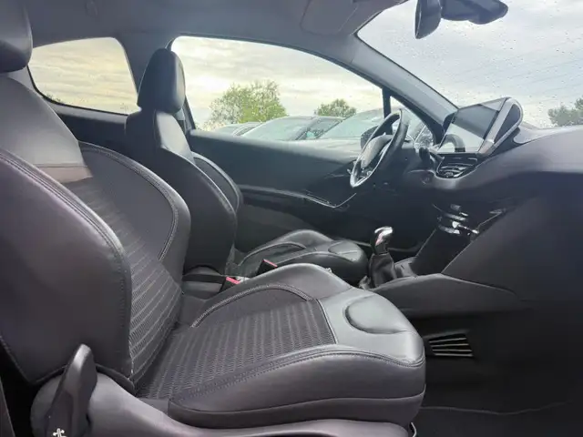 Peugeot 208 view 13