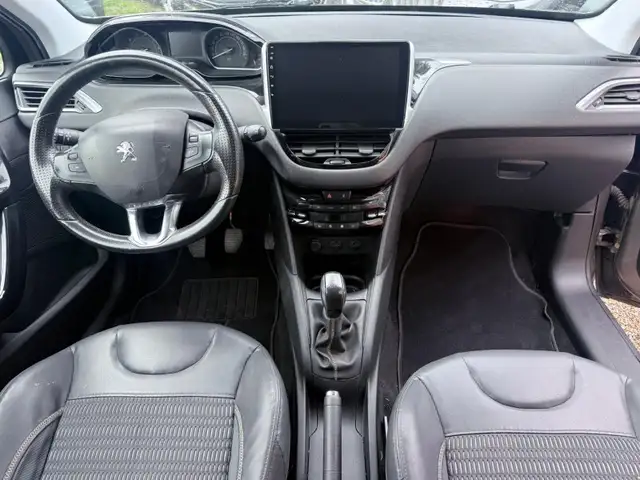 Peugeot 208 view 7