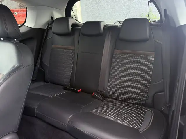 Peugeot 208 view 10