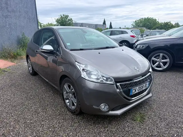 Peugeot 208 view 6