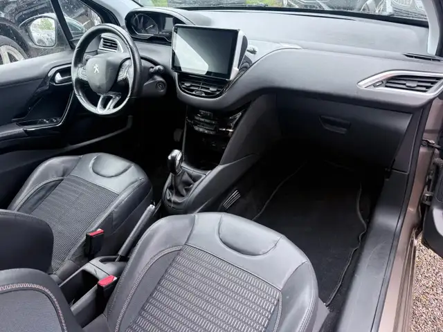 Peugeot 208 view 14