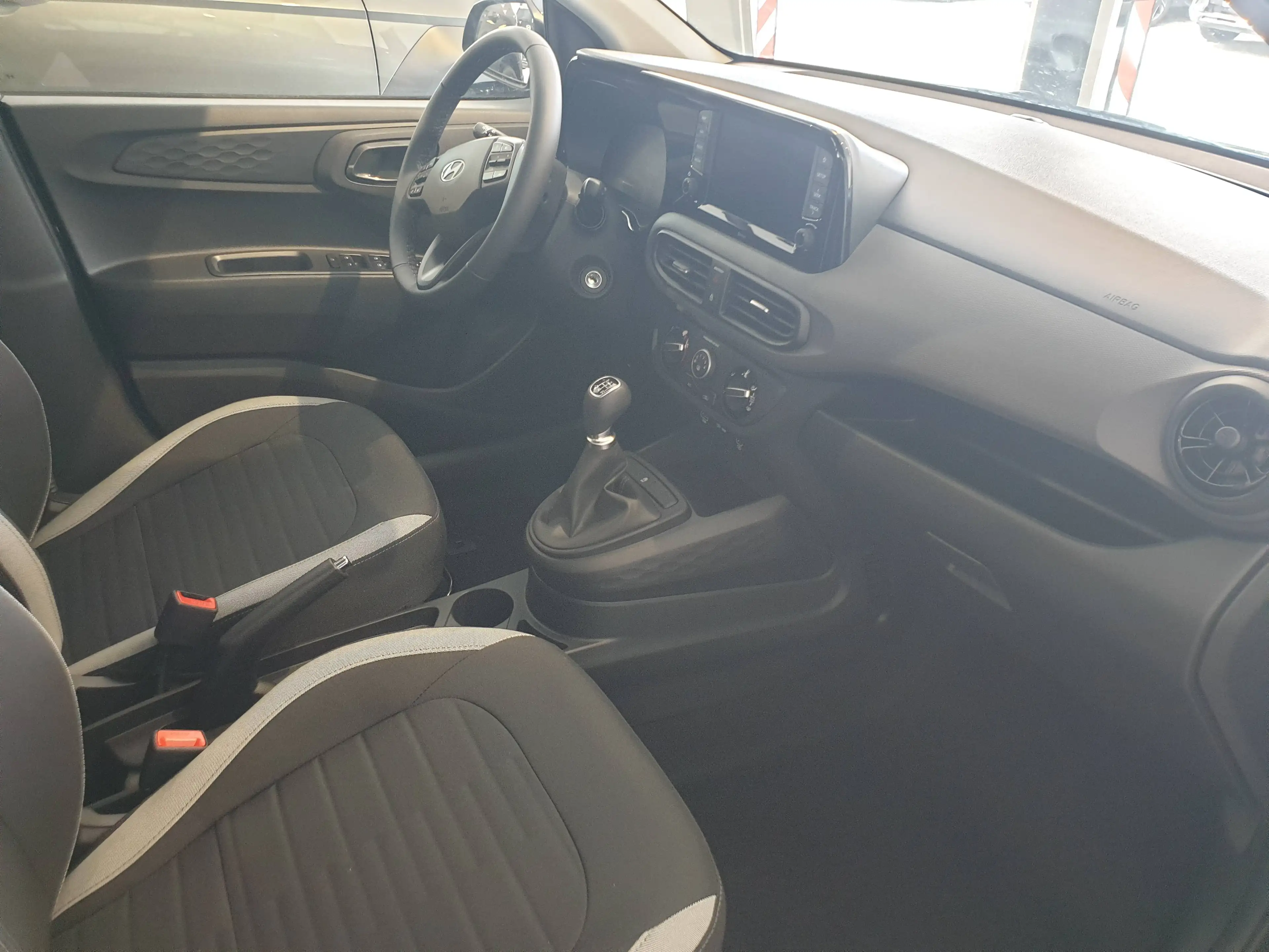 Hyundai i10 1.0i Twist — photo 11