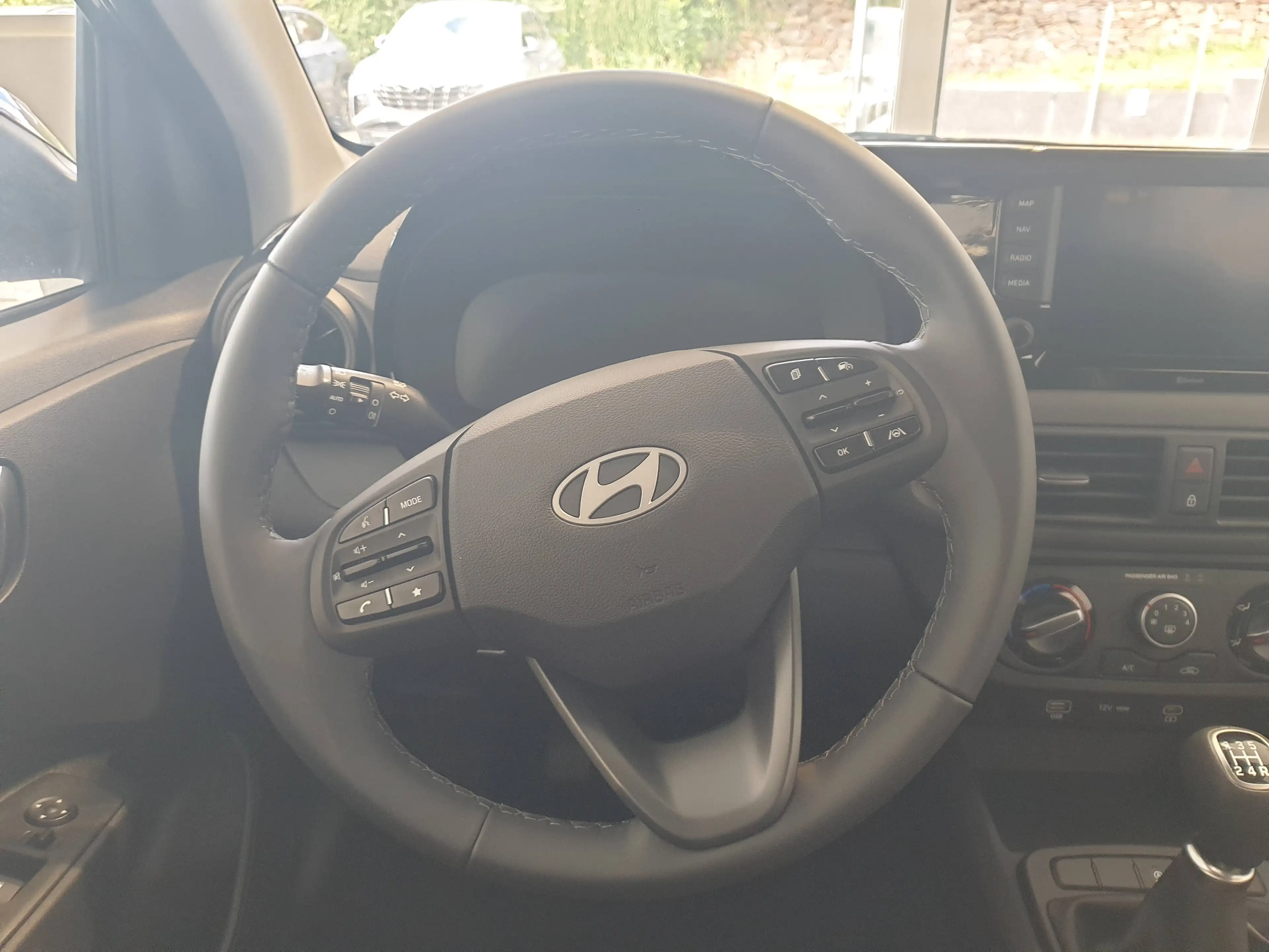 Hyundai i10 1.0i Twist — photo 14
