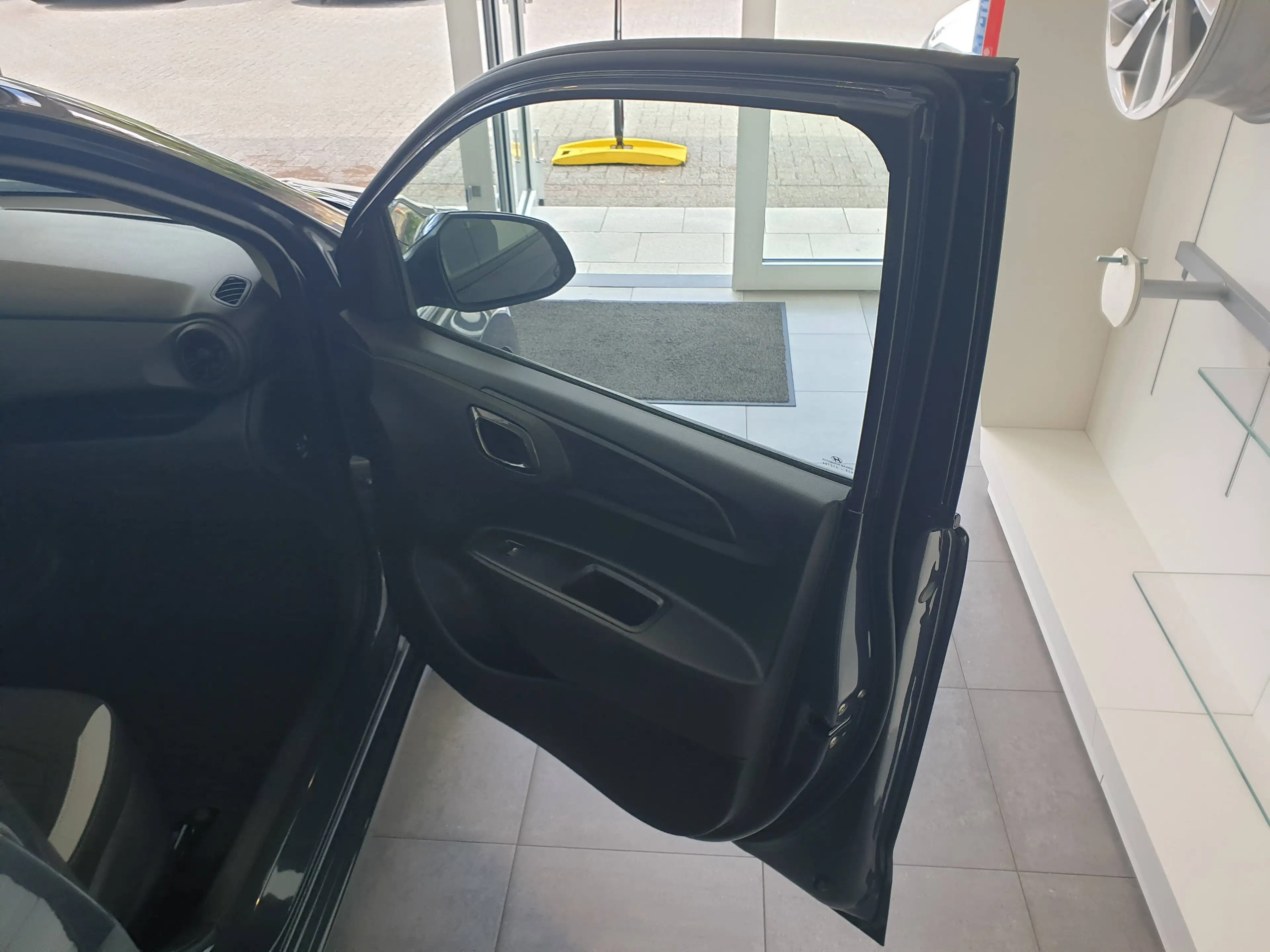 Hyundai i10 1.0i Twist — photo 10