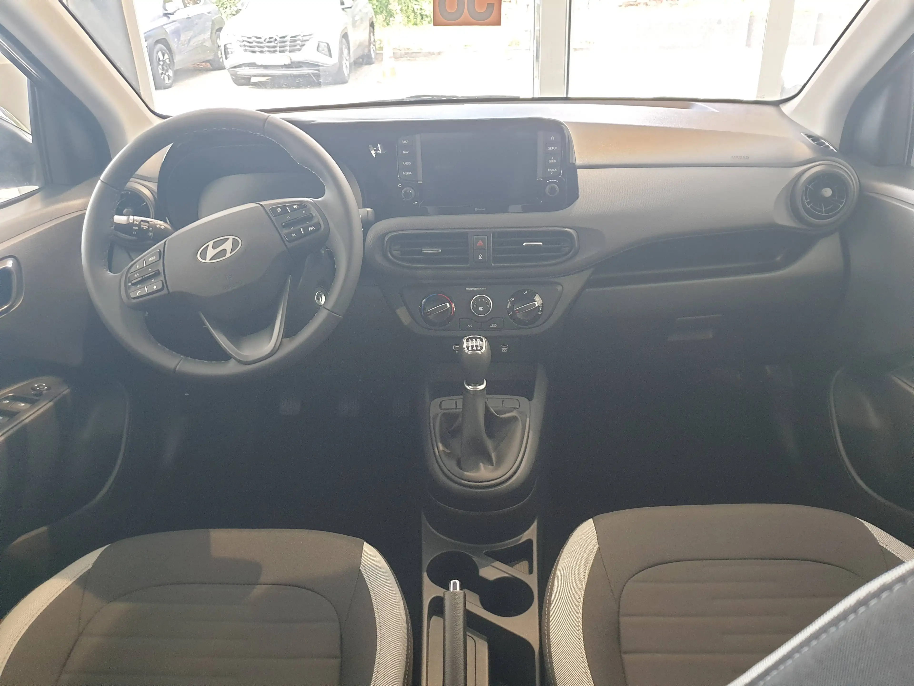 Hyundai i10 1.0i Twist — photo 13