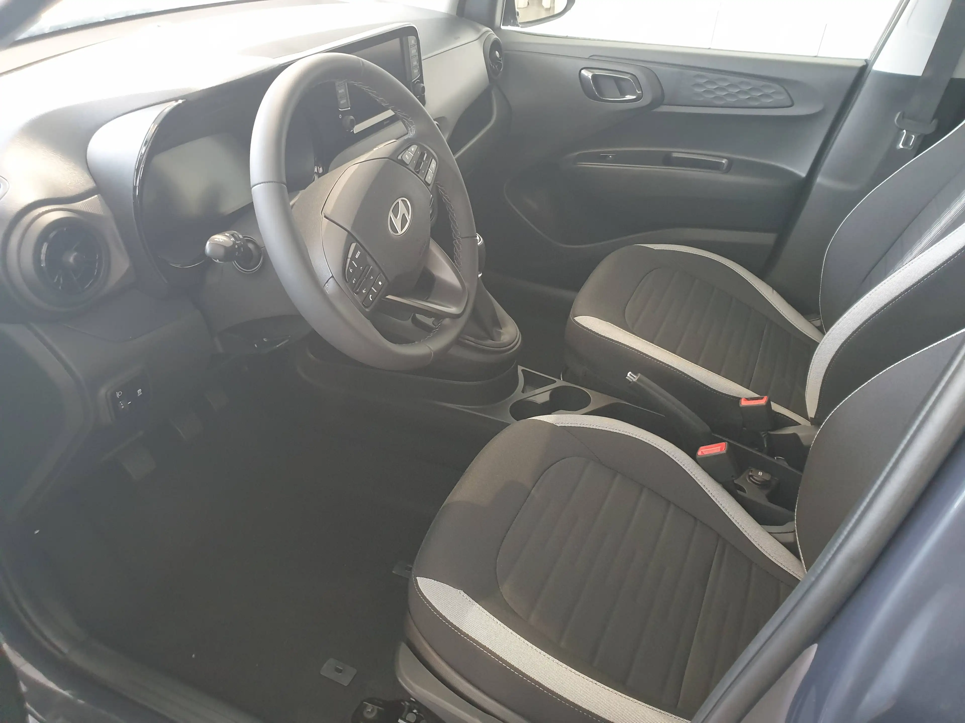 Hyundai i10 1.0i Twist — photo 12