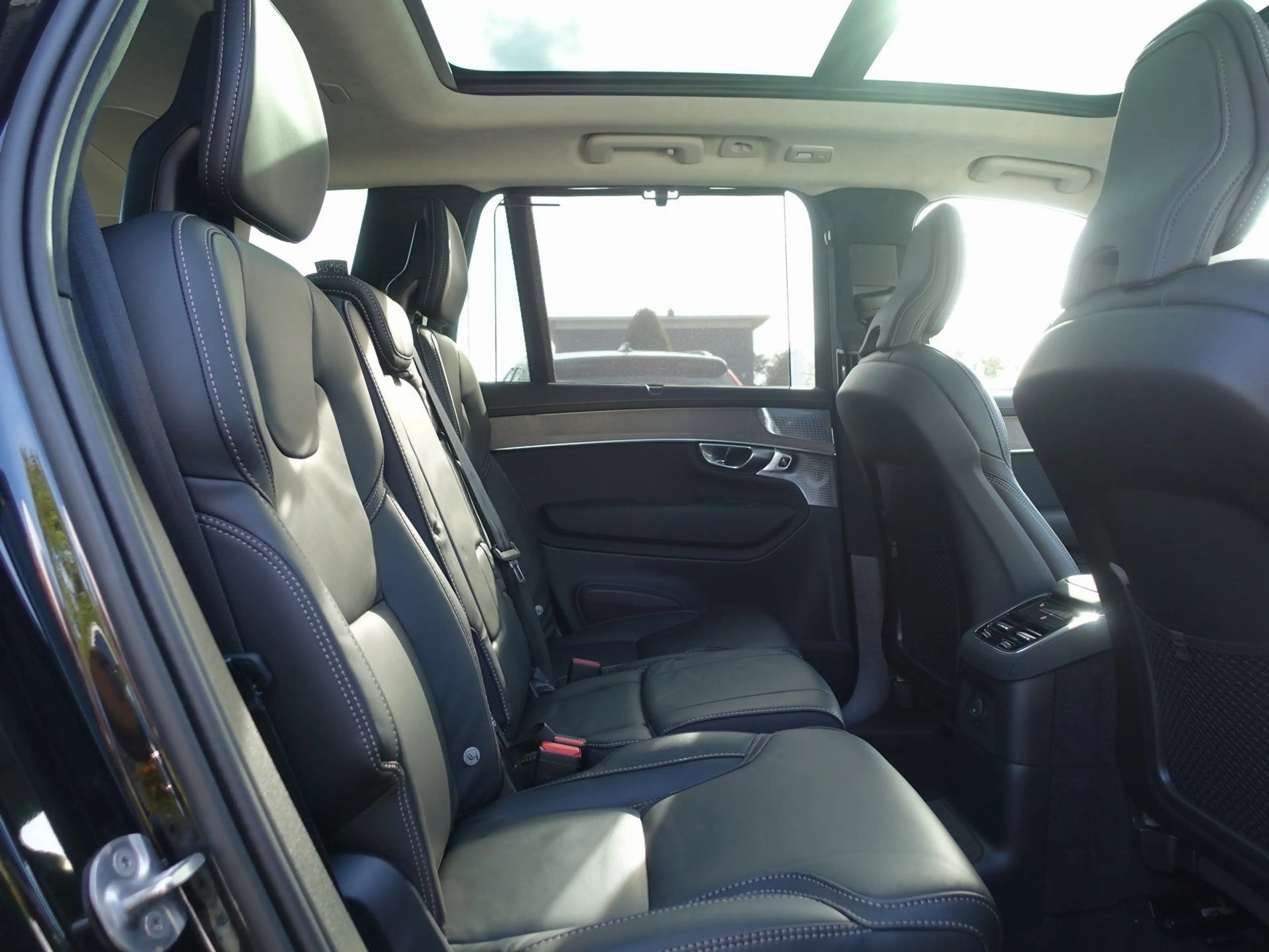 Volvo XC90 Ultra T8 AWD Plug-in/HUD/Pano/B&W/FourC — photo 9