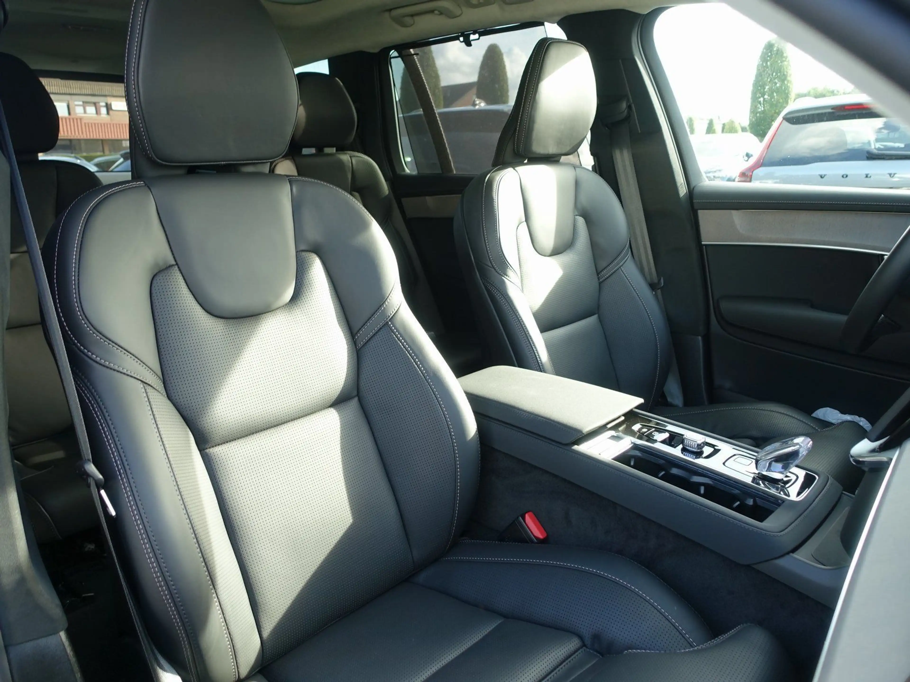 Volvo XC90 Ultra T8 AWD Plug-in/HUD/Pano/B&W/FourC — photo 8