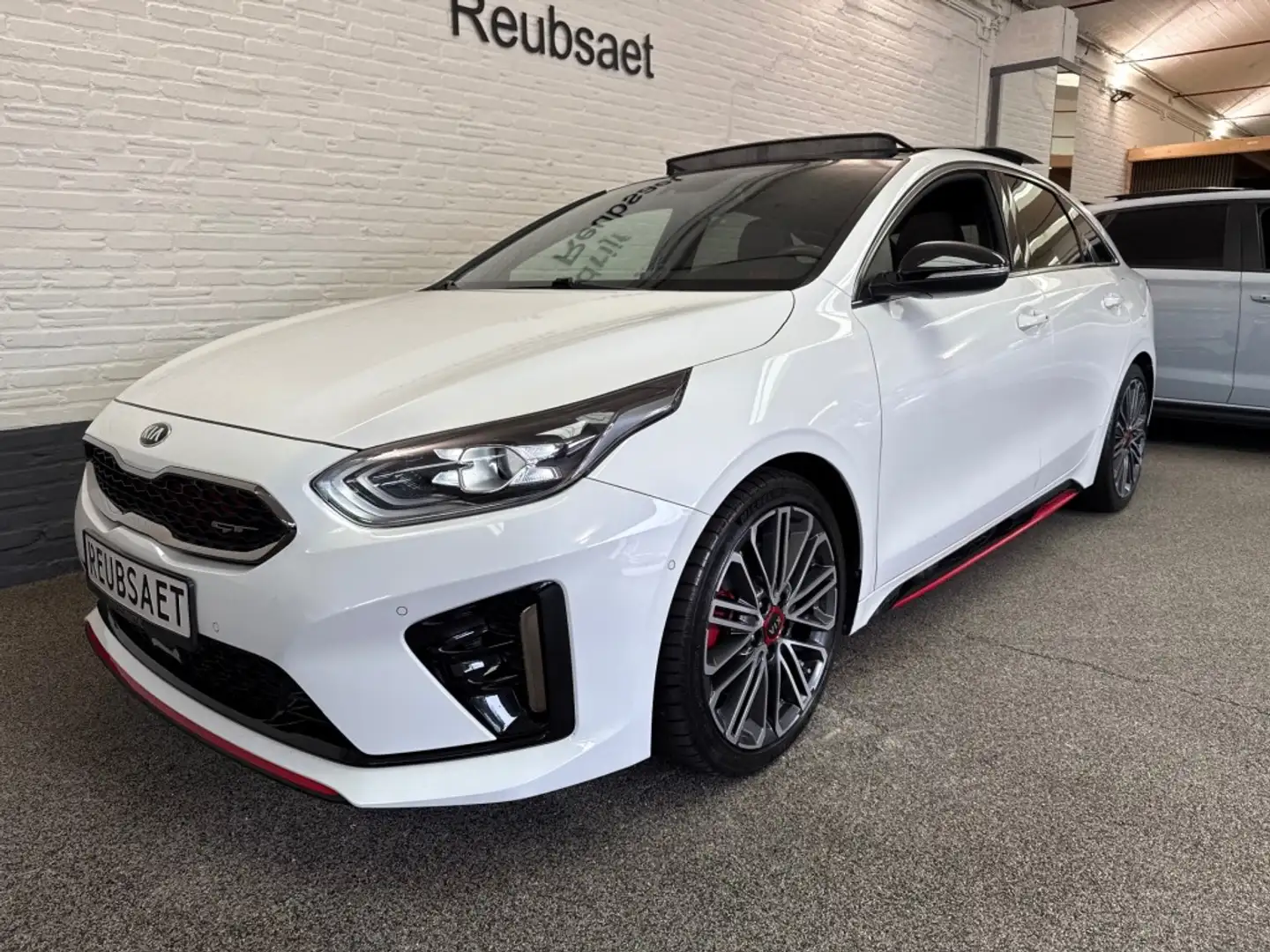 Kia ProCeed / pro_cee'd 1.6 T-GDI GT 205PK VERKOCHT!!! Wit - 2