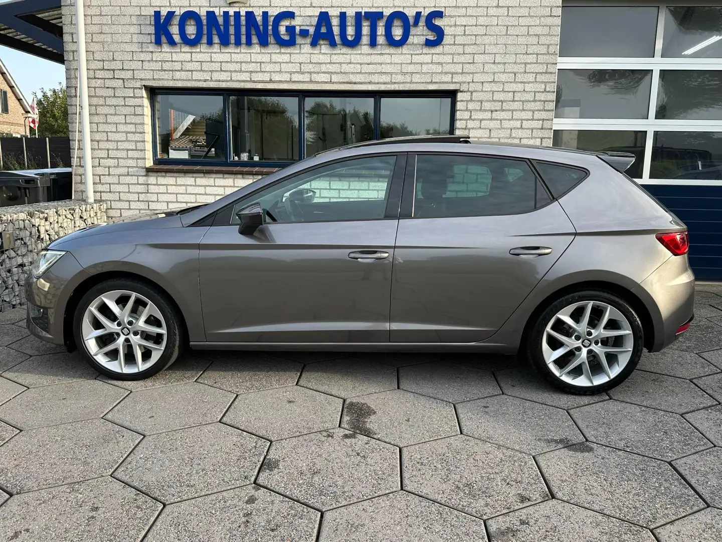 SEAT Leon 1.8 TSI FR|Pano|Half leder|18''|PDC|Navi|Clima|Sto Grau - 2