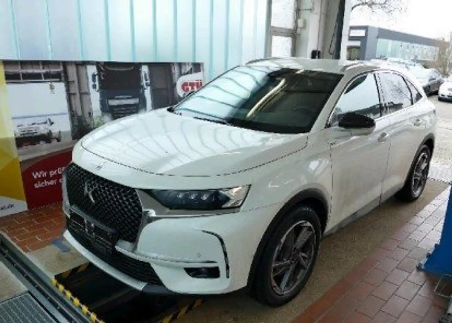 DS Automobiles DS 7 Crossback DS7 Crossback Hybrid 4x2 Rivoli + Navi./ Sitzh./ P Weiß - 1