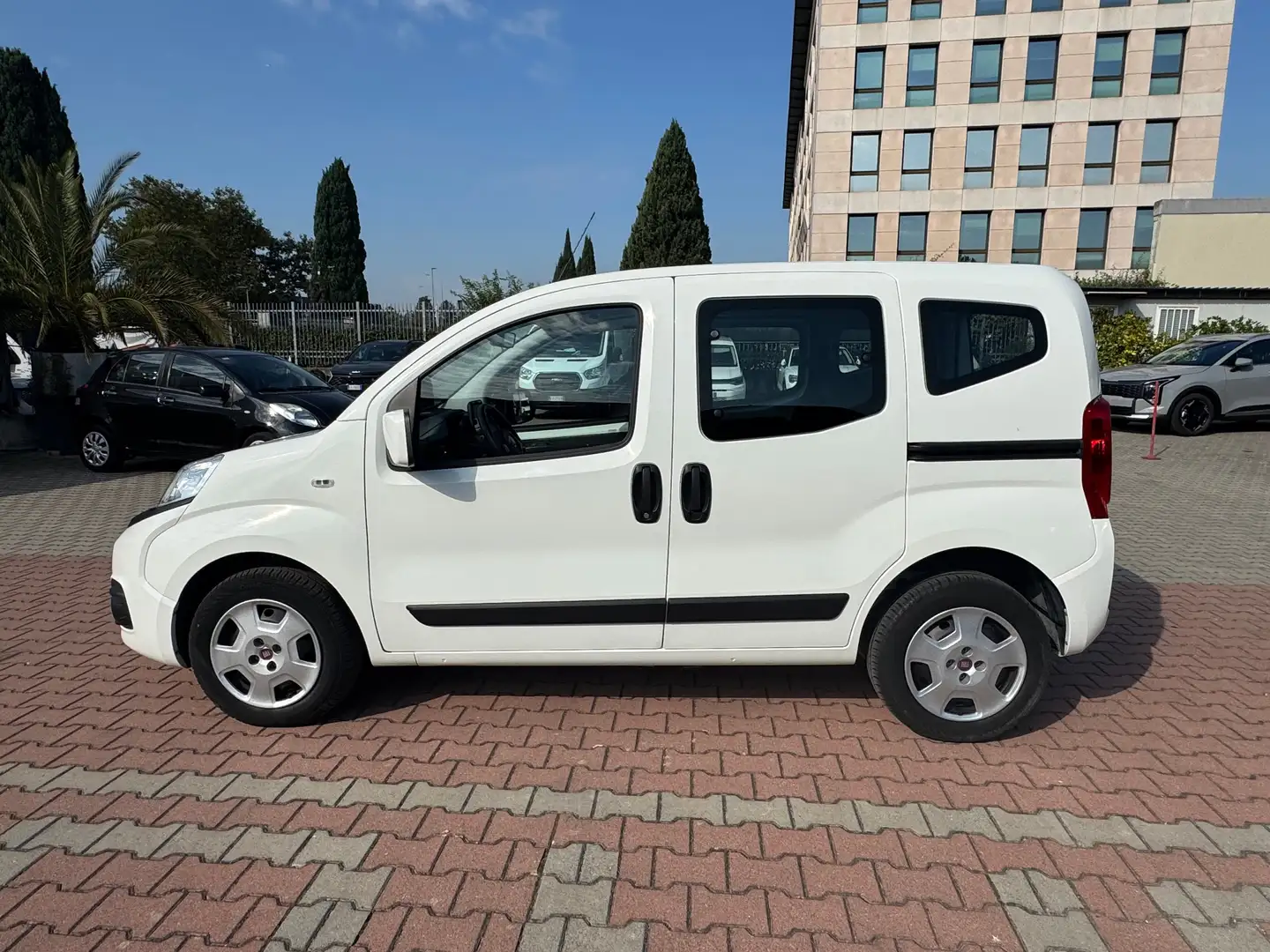 Fiat Qubo 1.3 MJT 95cv SX 4 POSTI AUTOCARRO N1 Blanc - 1