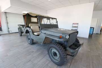 MB Overlands 1945 mit Anhänger