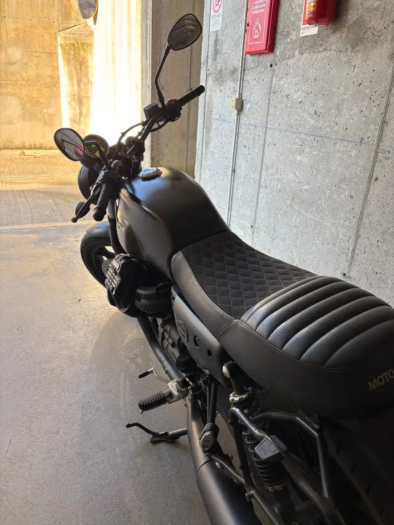 Moto Guzzi V 7 Stone Negru - 2