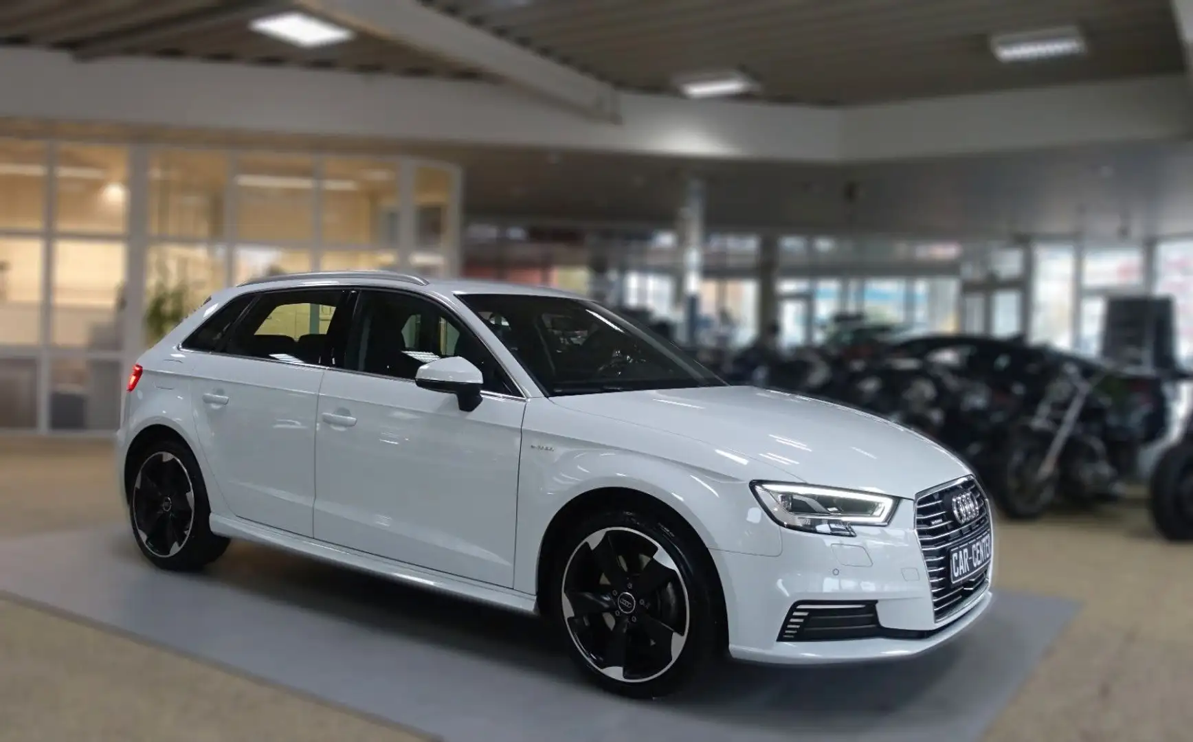 Audi A3 Sportback e-tron PLUS; NAV DSP AAC APS SHZ... Weiß - 2