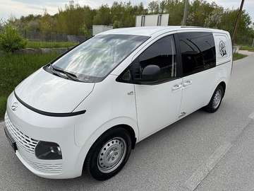 Staria Transporter DoKa 2,2 CRDi / WENIG KILOME...