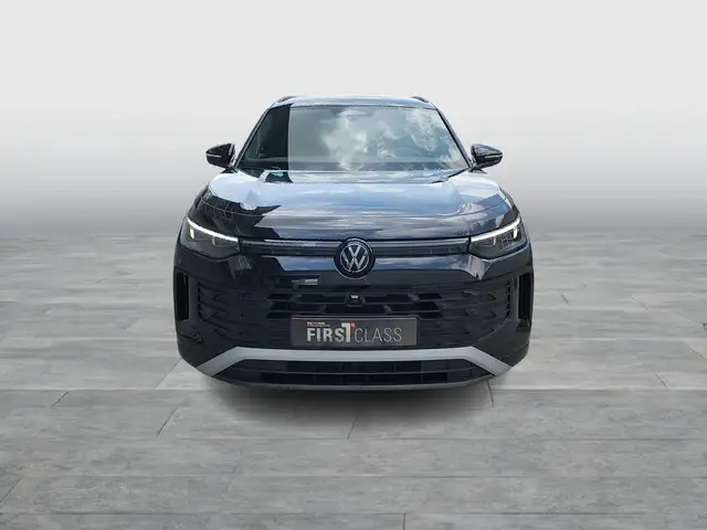 Volkswagen Tayron view 2