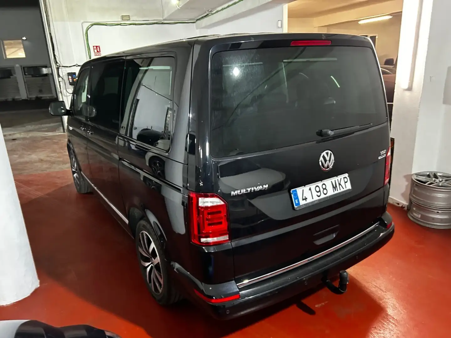 Volkswagen VOLKSWAGEN Caravelle Monovolumen  Automático de 5 Negro - 2