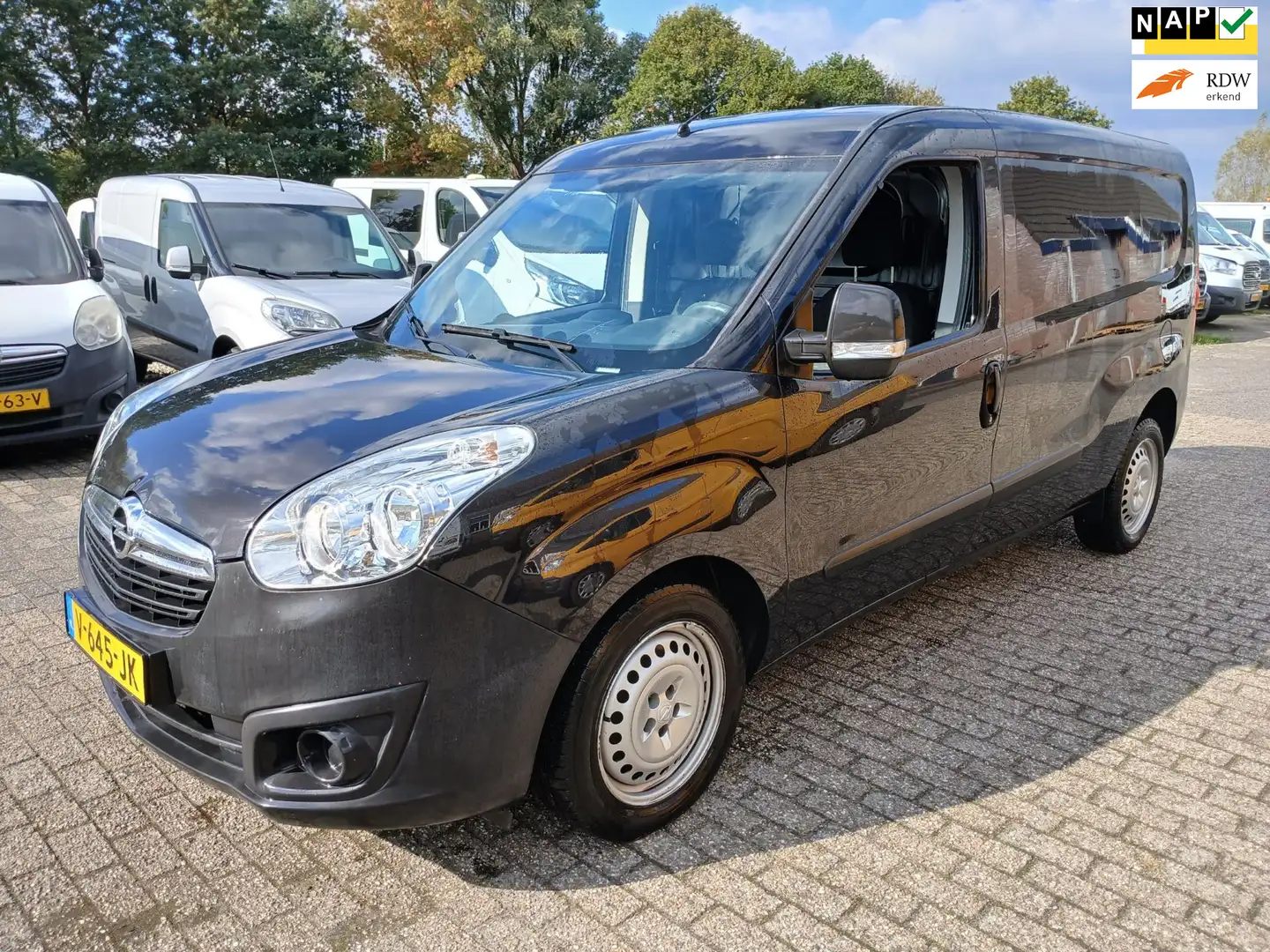 Opel Combo 1.6 CDTi L2H1 Edition airco navi cruise control Zwart - 1