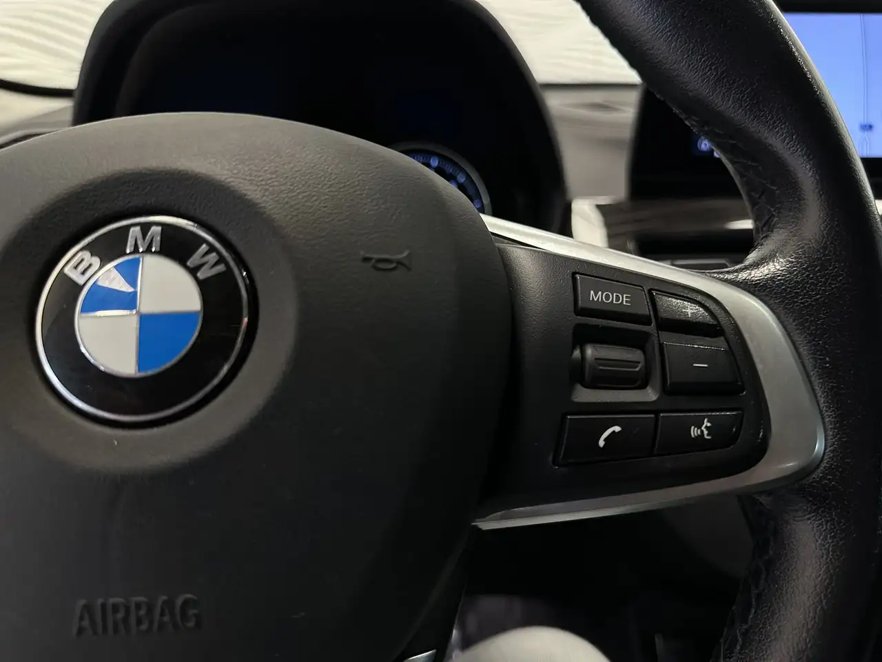 BMW X1 sDrive18i*AUT*SPORTZETELS*XLINE*CAMERA*HUD*, миниатюра 24