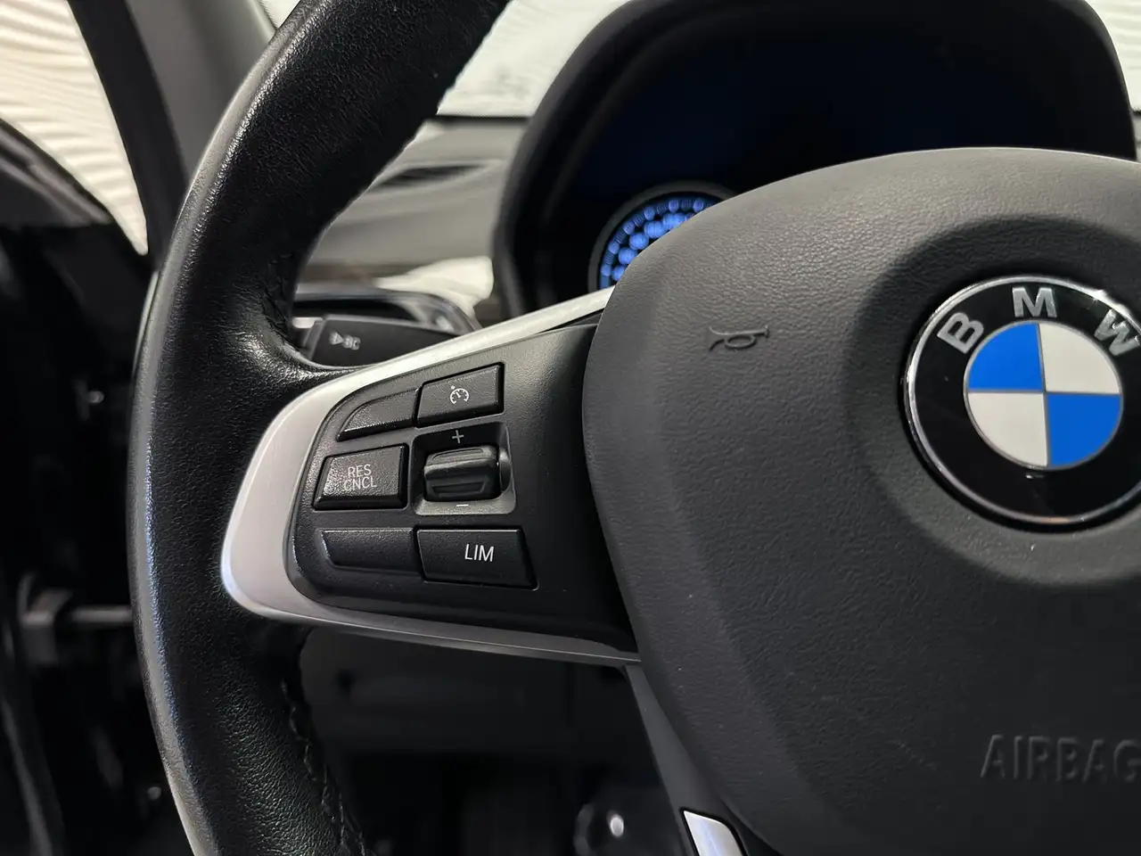 BMW X1 sDrive18i*AUT*SPORTZETELS*XLINE*CAMERA*HUD*, миниатюра 22