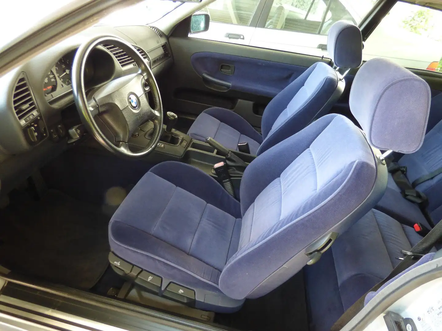 BMW 320 i Coupe *1.Hand*Orig. 66.500km*HU-AU neu*TOP* Silber - 2