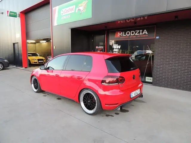 Volkswagen Golf view 3