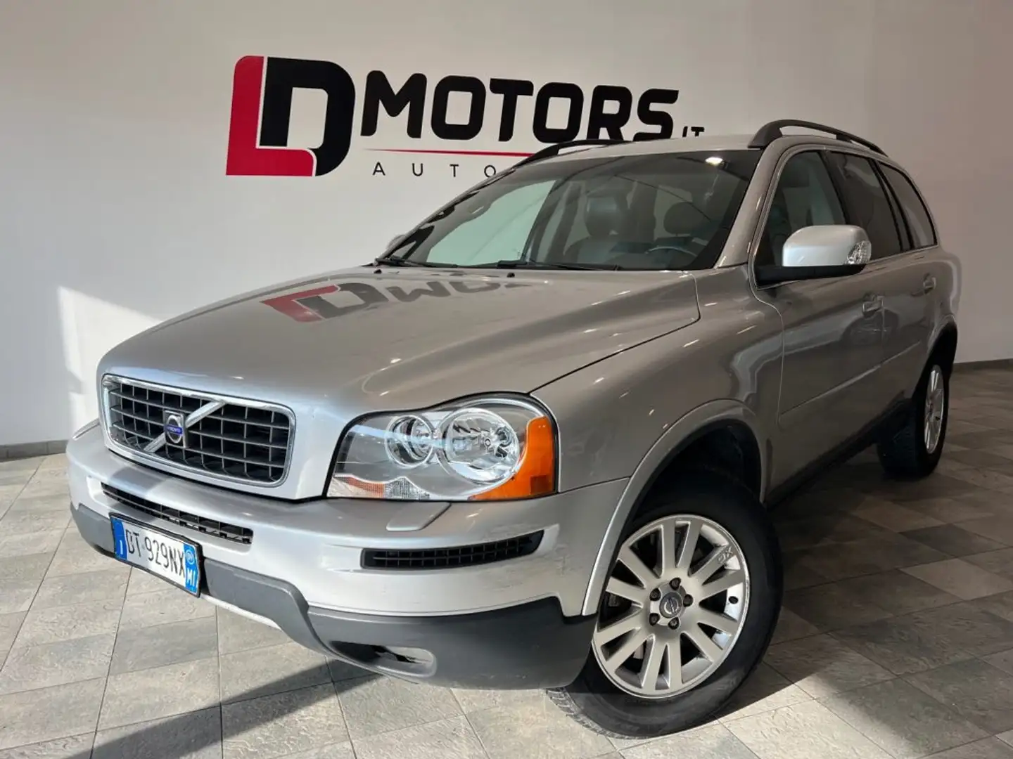 Volvo XC90 2.4 D5 185 CV AWD Momentum 7 Posti Argent - 2