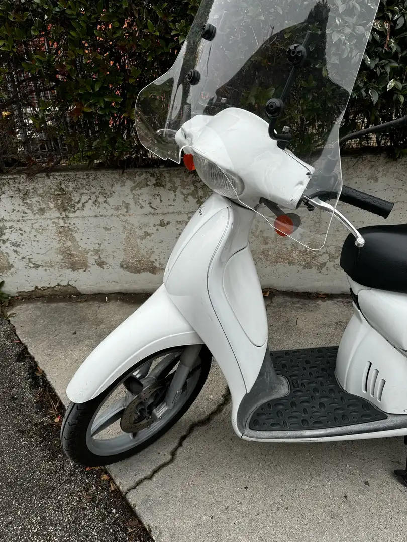 Aprilia Scarabeo Alb - 1