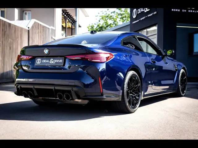 BMW M4 view 5