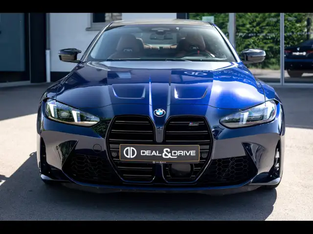 BMW M4 view 4