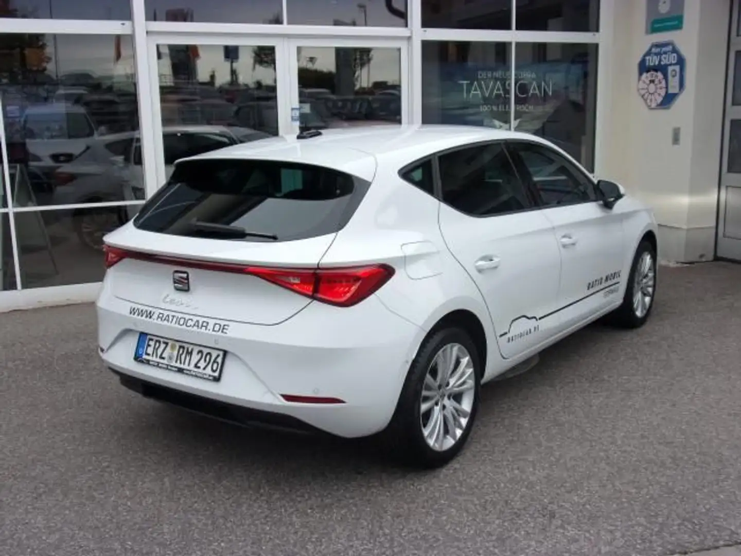 SEAT Leon LEON STYLE EDITION 1.5 ETSI DSG NAVI SITZHEIZ. Weiß - 2
