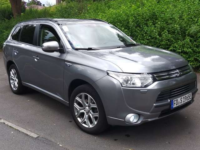 Imagine Mitsubishi Outlander Outlander 2.0 4WD Plug-In Hybrid Plus PHEV