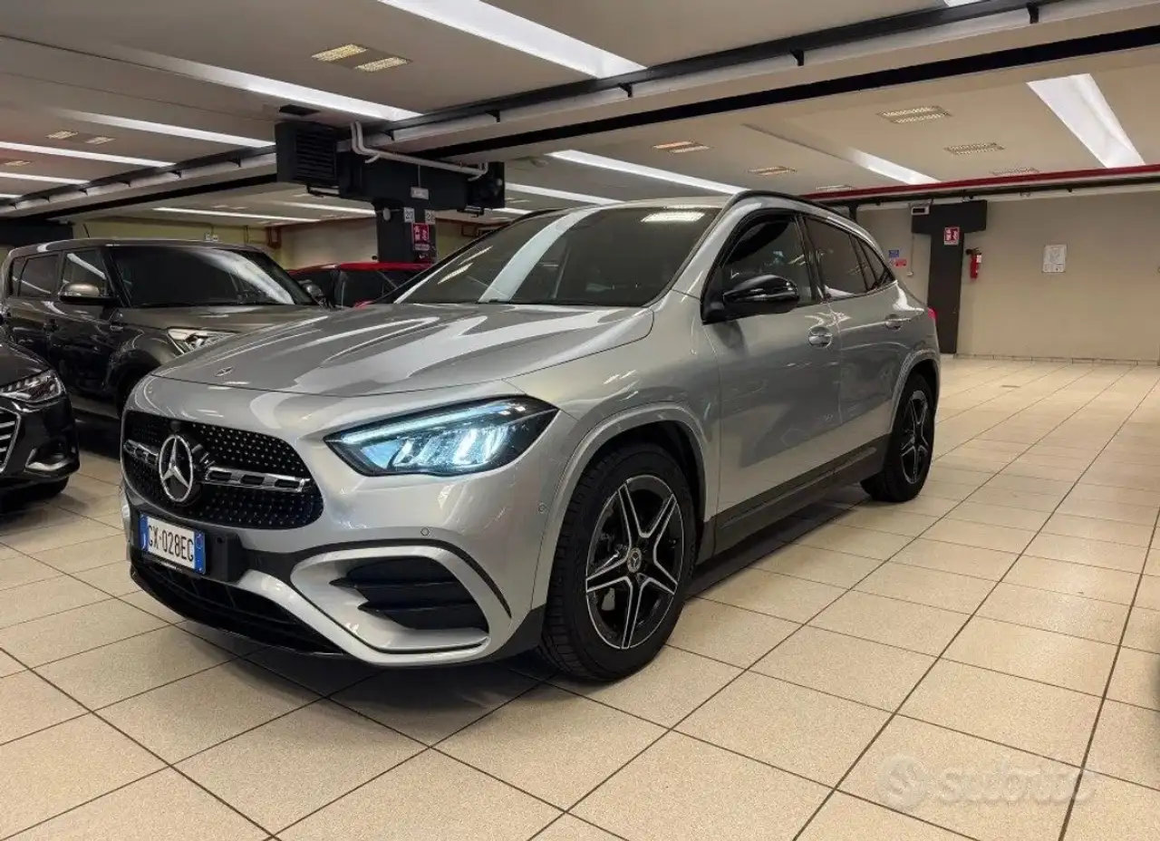 Mercedes-Benz GLA 200