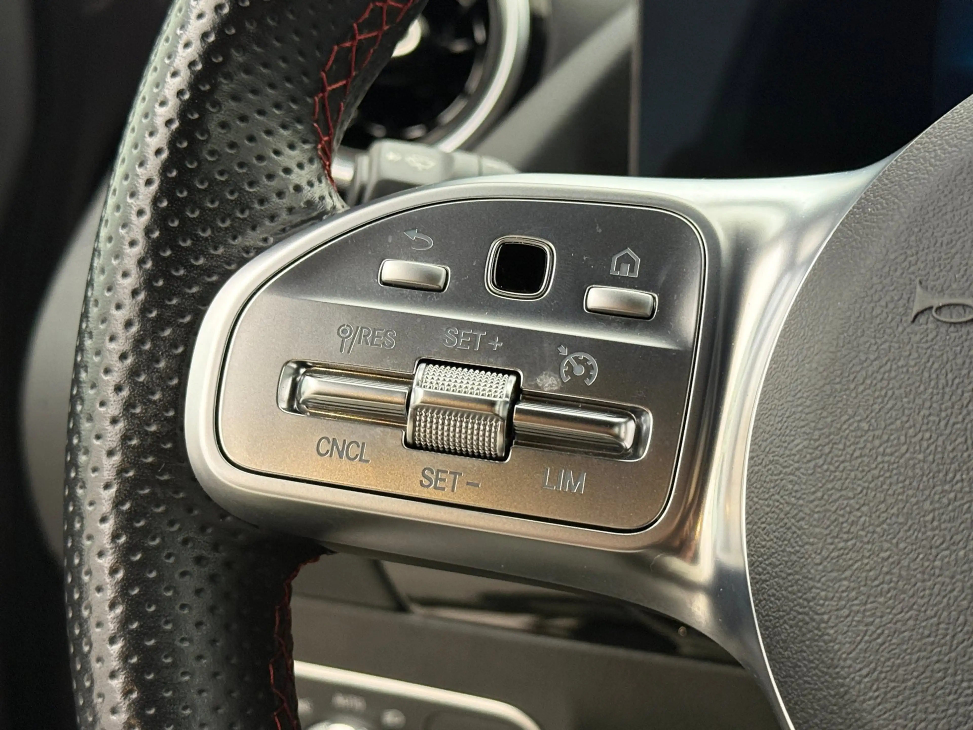 Mercedes-Benz GLA 200 AMG Line | Automaat | Cruise control | Stoelverwar — photo 18