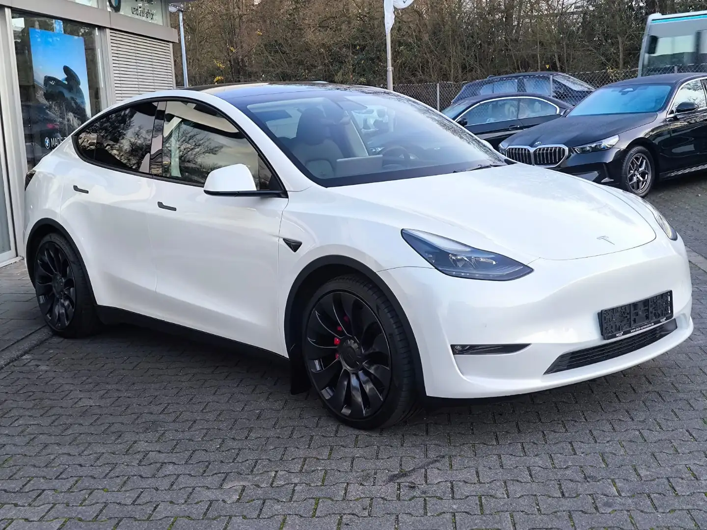 Tesla Model Y PERFORM AWD PANO+NAVI+STDHZ+LED+ACC+360+ Weiß - 2
