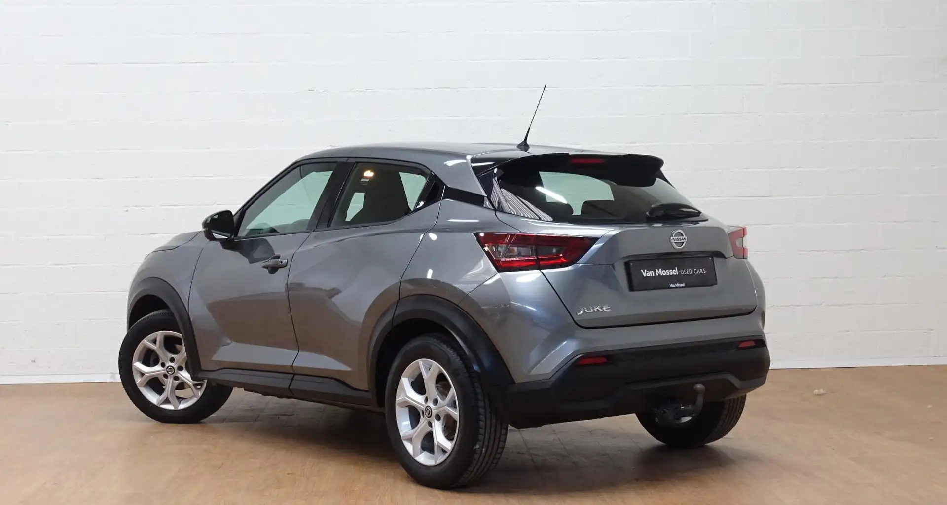 Nissan Juke 1.0 DIG-T 117 DCT Acenta Grijs - 2