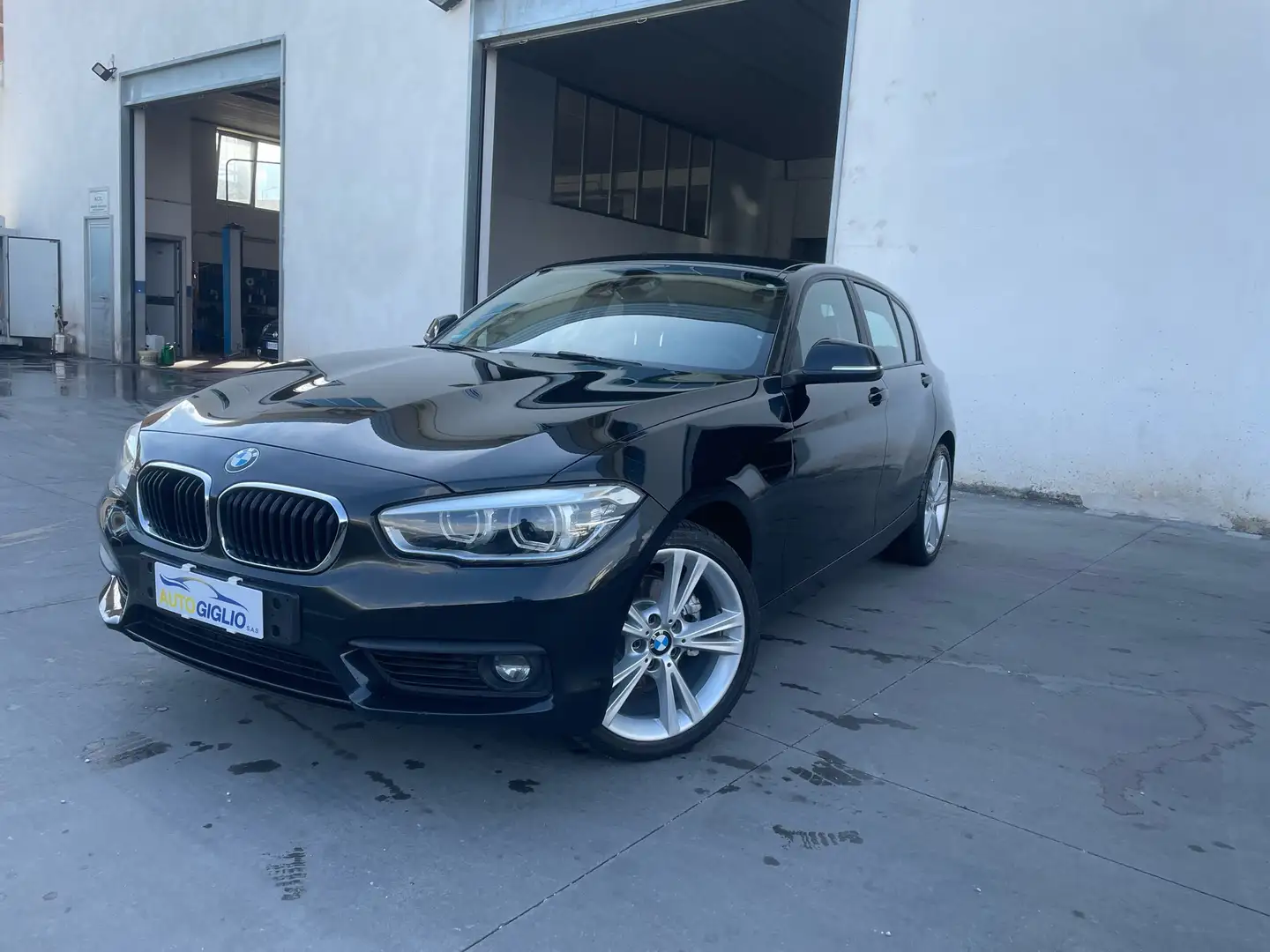 BMW 120 120d 5p Sport auto Nero - 1