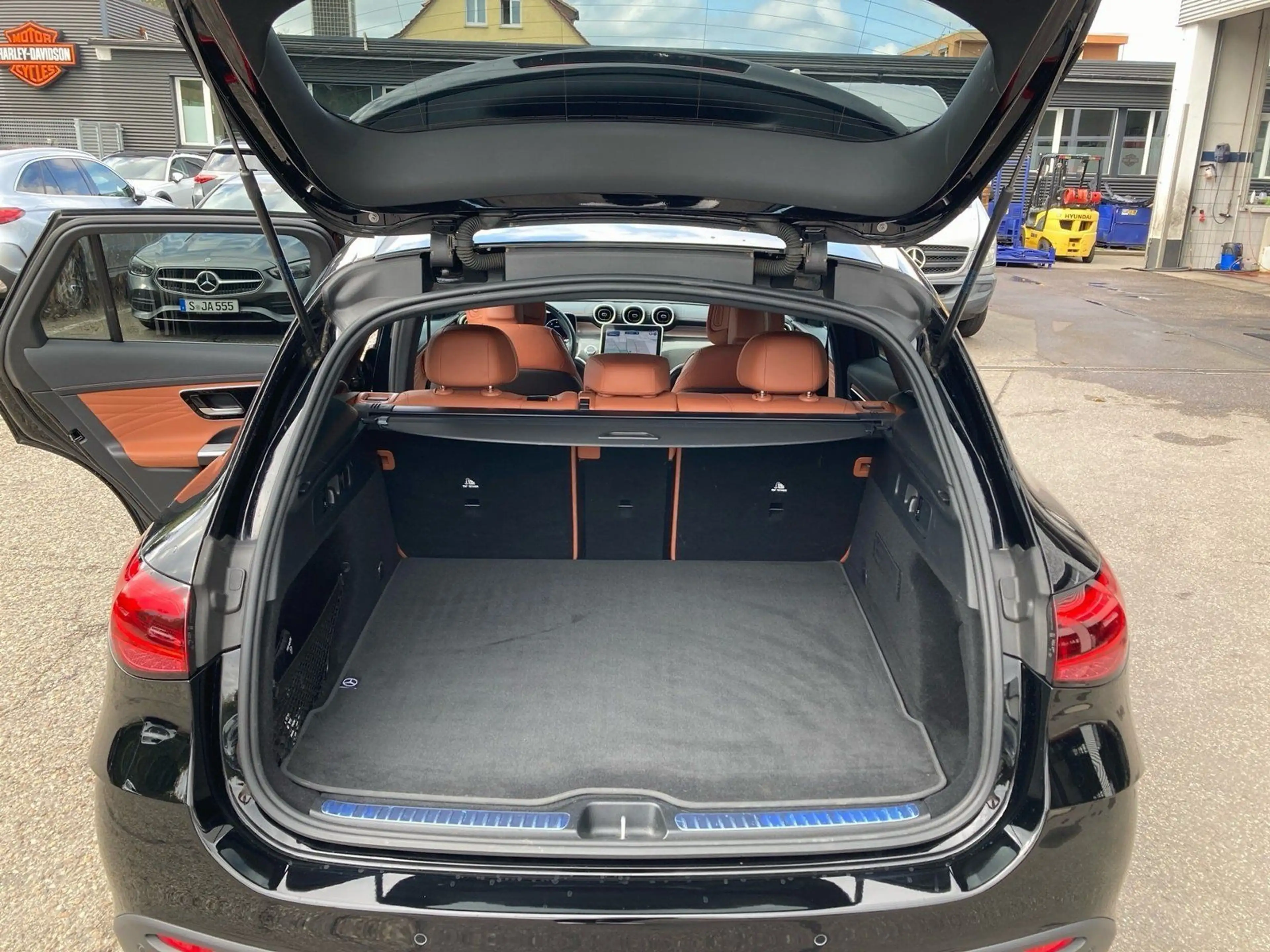 Mercedes-Benz GLC 200 4M AMG*Leder*Kamera*1.Hand*LED*CarPlay* — photo 12