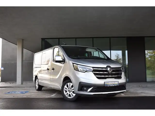 Renault Trafic view 5