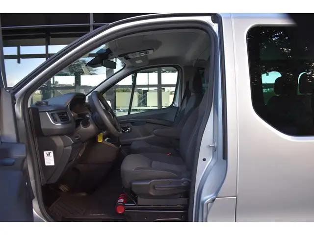 Renault Trafic view 12
