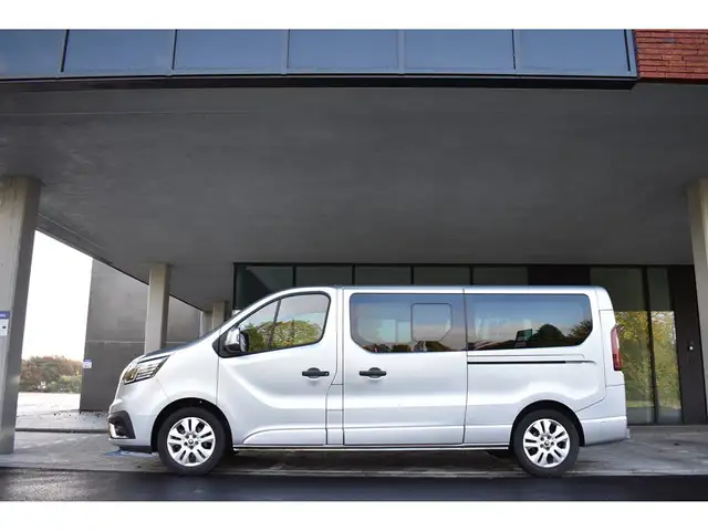 Renault Trafic view 4