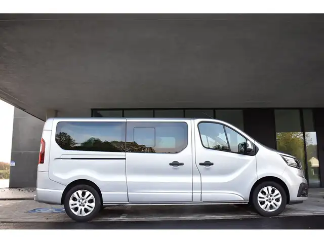 Renault Trafic view 3