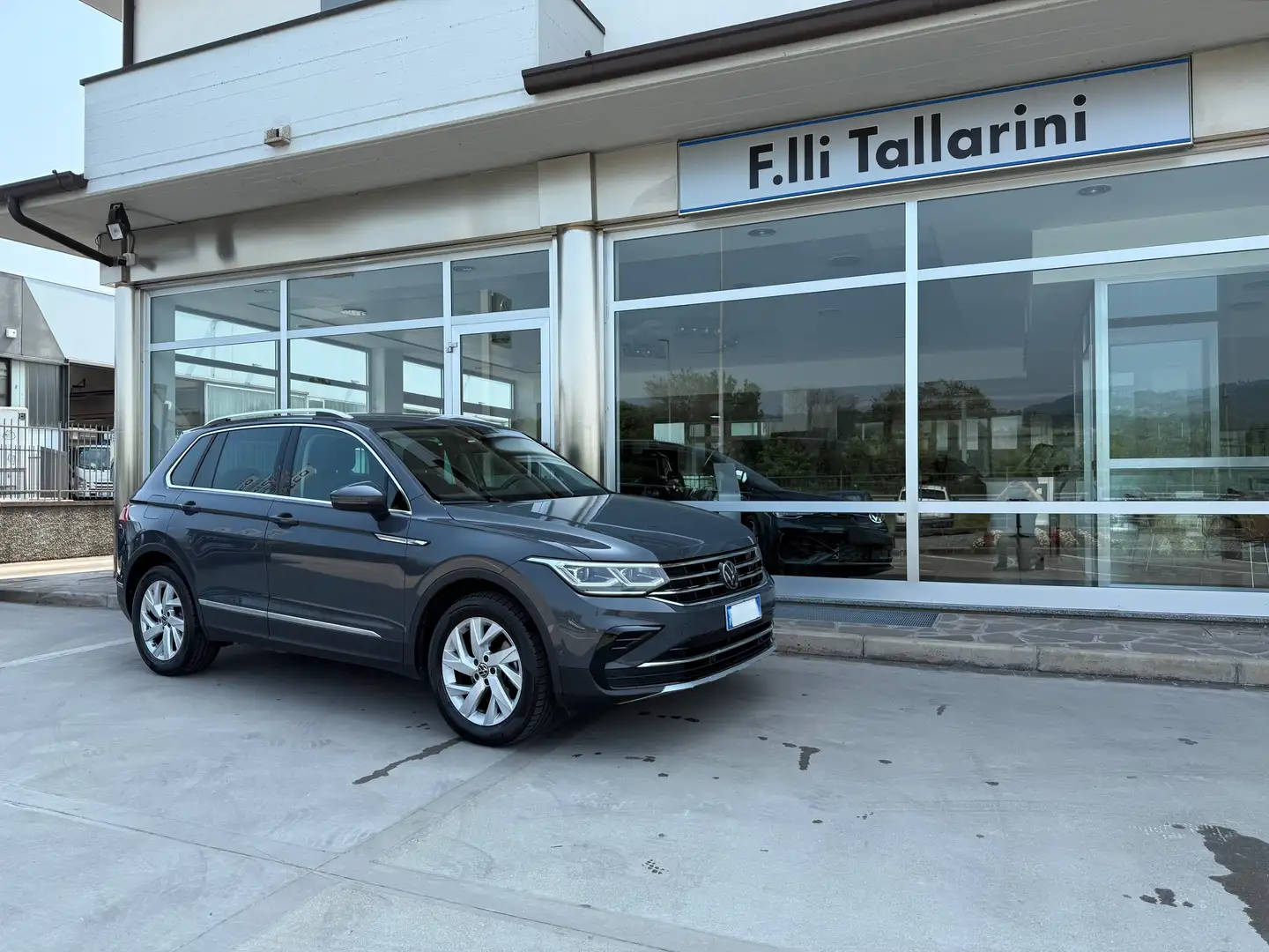 Volkswagen Tiguan Tiguan 2.0 tdi Elegance 150cv dsg Grigio - 1