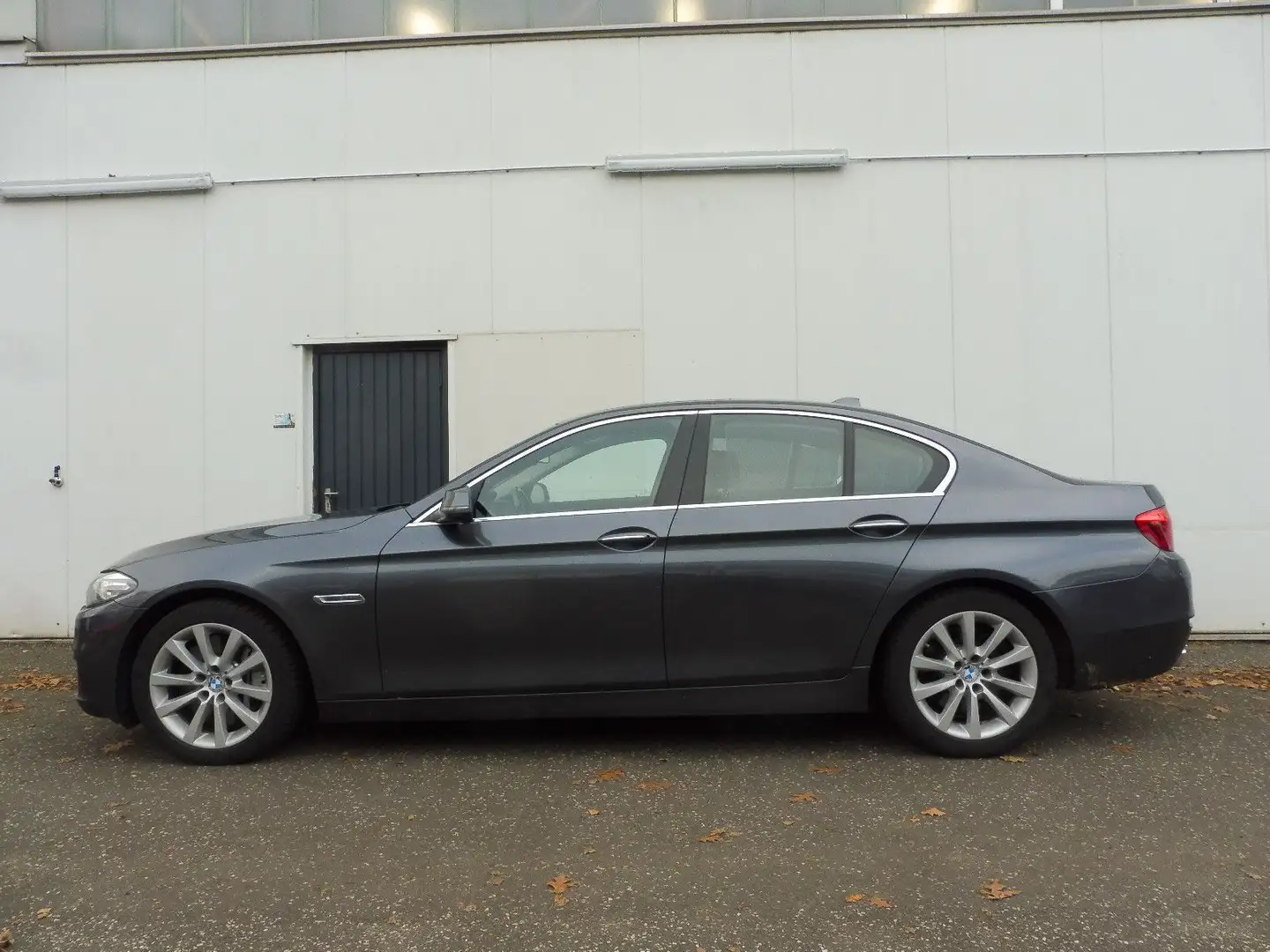 BMW 550 i xDrive 1.Hand/Scheckheft gepflegt! Grey - 1