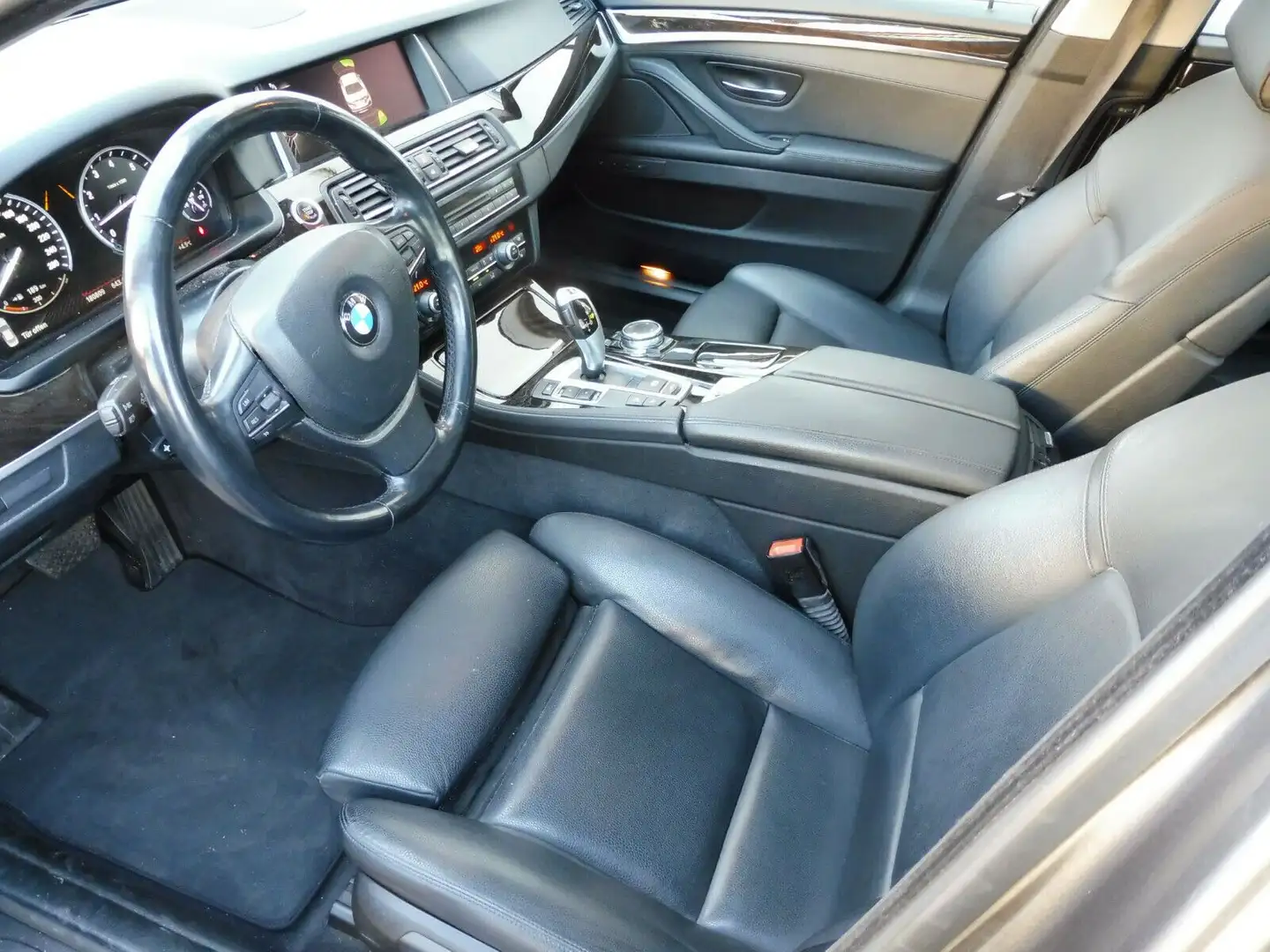BMW 550 i xDrive 1.Hand/Scheckheft gepflegt! Grey - 2
