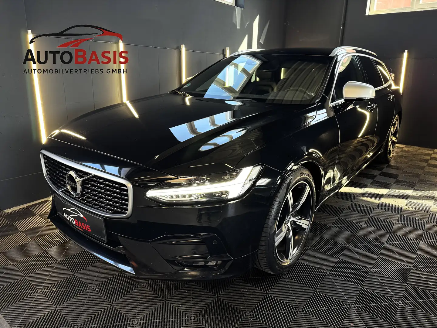 Volvo V90 V90 D4 Geartronic R-Design Erstbesitz/Led/Navi/Winter-Paket/Keyless/8-fach Schwarz - 1