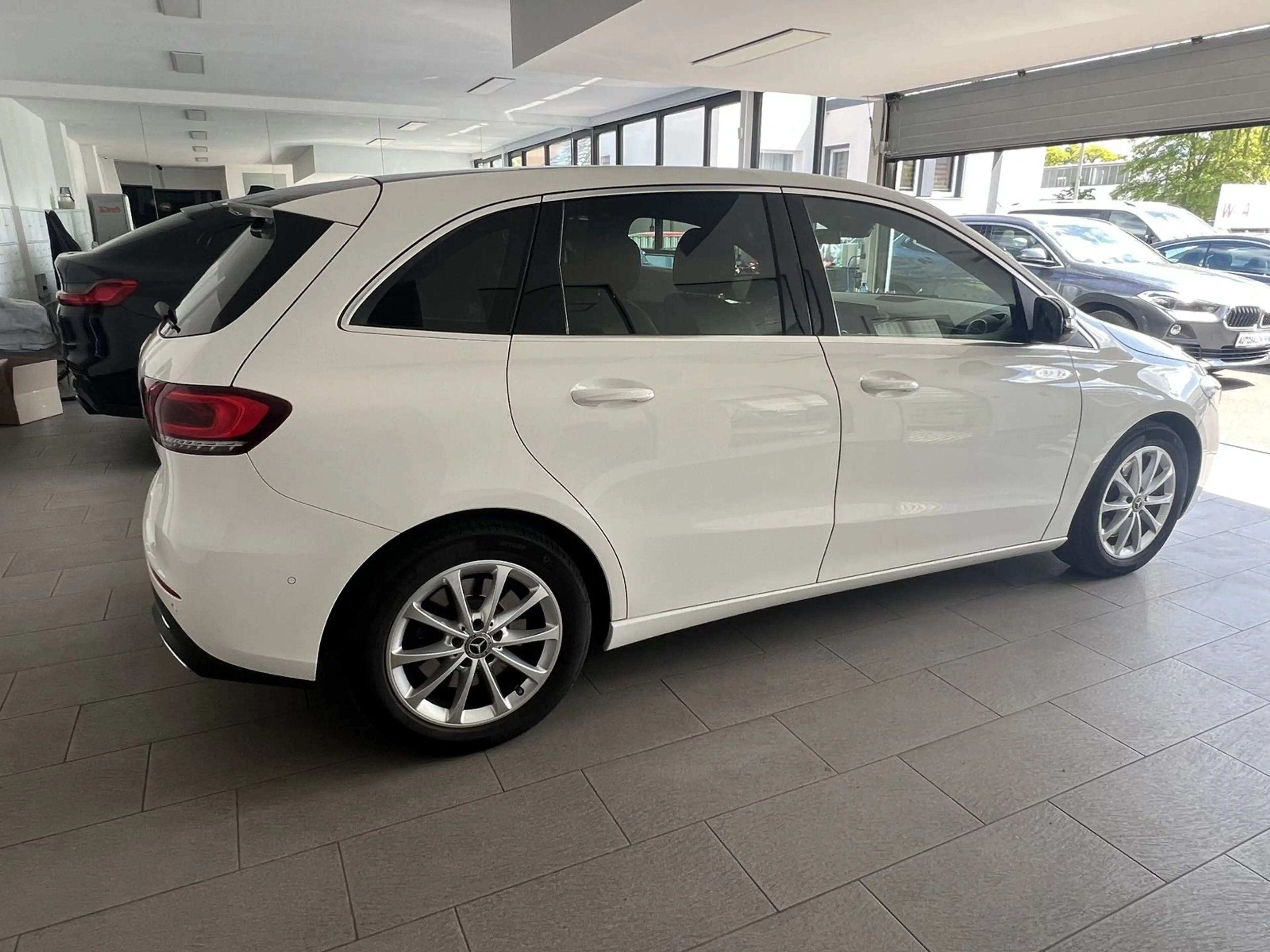 Mercedes-Benz B 250 AUTOM NAVI KLIMA T.LEDER LEDER KAMERA ALU — photo 7
